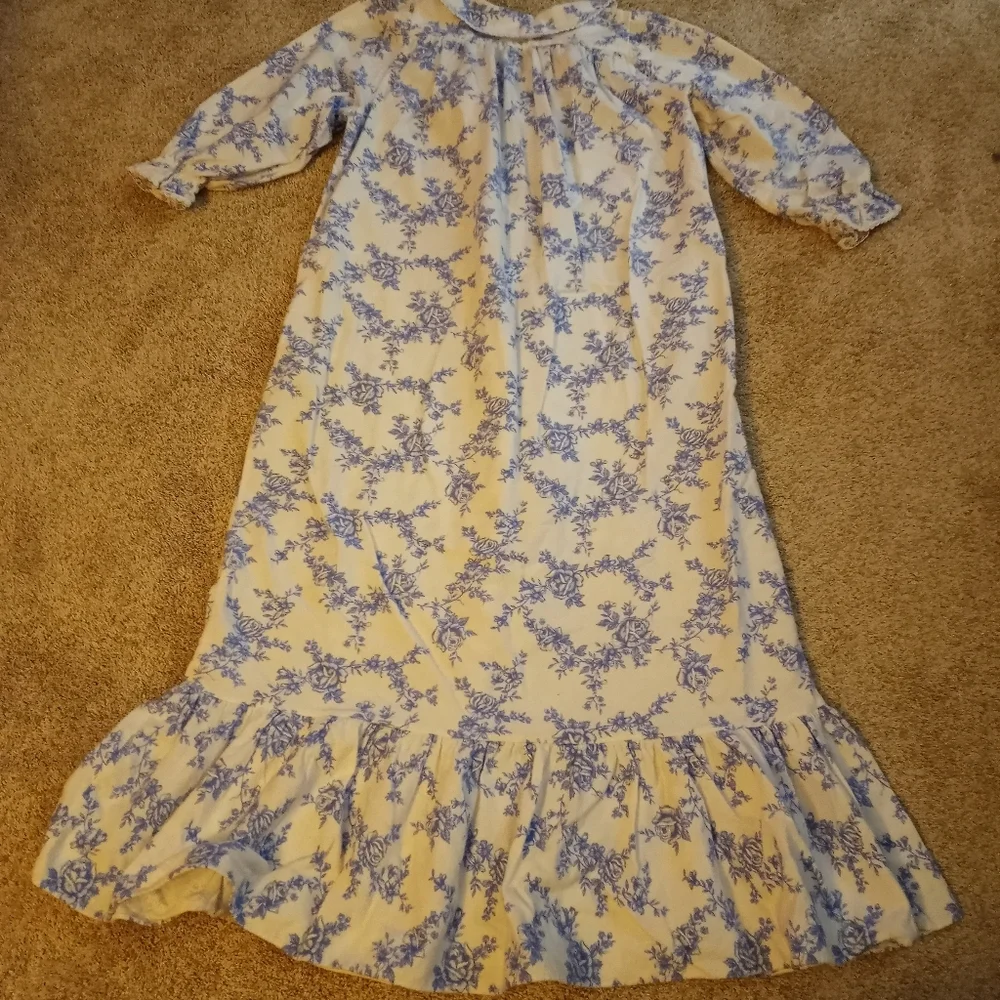 VTG Brandywine Nightgown - Picture 2 of 7